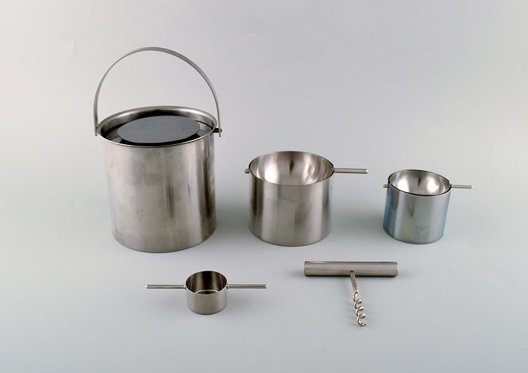 Arne Jacobsen for Stelton. "Cylinda Line" ice bucket, two ashtrays, corkscrew 
and measuring cup in stainless steel. 1970