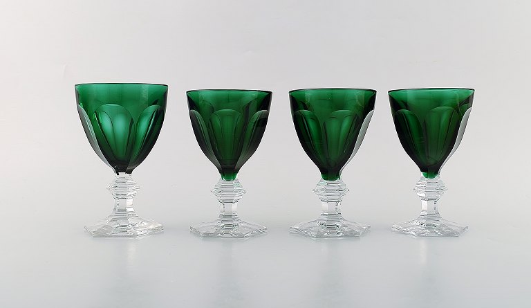 Baccarat, France. Four "Harcourt 1841" wine glasses in crystal with green cuppa. 
Designed in 1841.