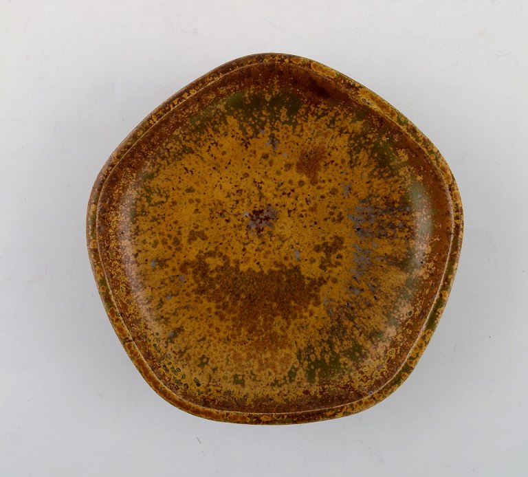 Arne Bang. Small bowl / dish in glazed ceramics. Beautiful glaze in earth tones. 
1930