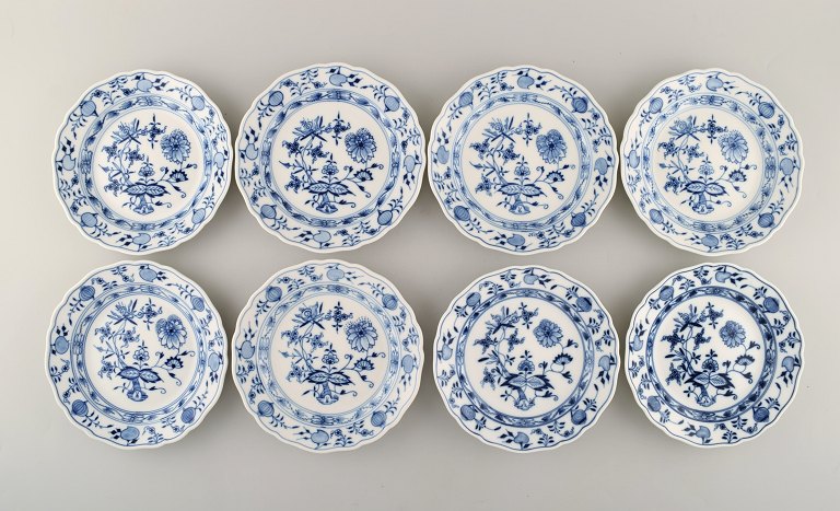 Otte antikke Meissen "Løgmønstret" tallerkener i håndmalet porcelæn. Tidligt 
1900-tallet.
