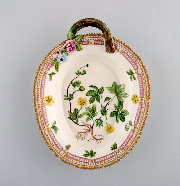 Royal Copenhagen Flora Danica leafshaped dish with handle and repousse flowers 
in hand painted porcelain. Dated 1924.

