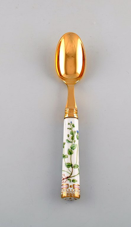 Michelsen for Royal Copenhagen. "Flora Danica" dinner spoon made of gold plated 
sterling silver. Porcelain handle decorated in colors and gold with flowers.
