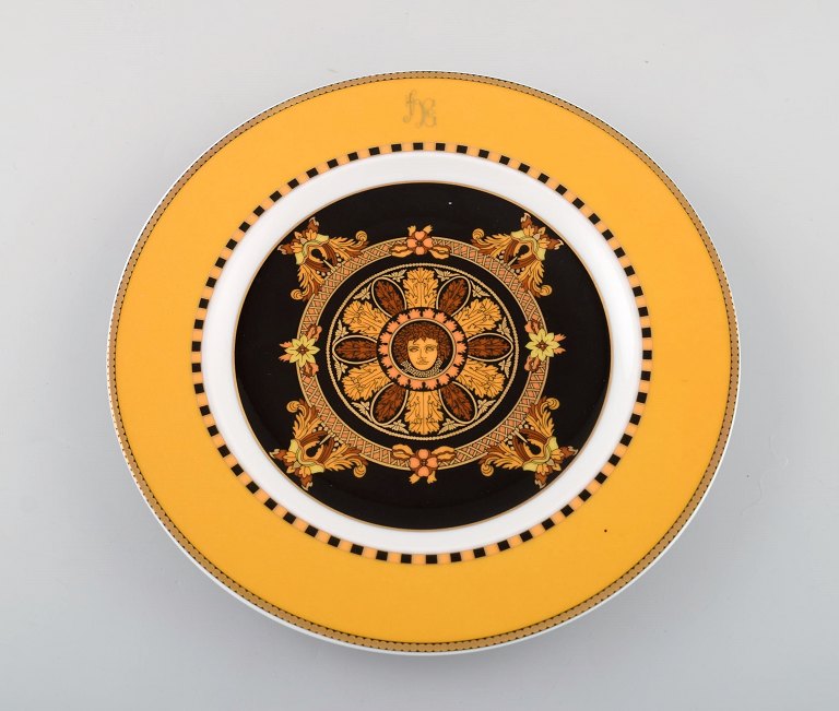 Gianni Versace for Rosenthal. Barocco porcelain plate with gold decoration. 20th 
century.
