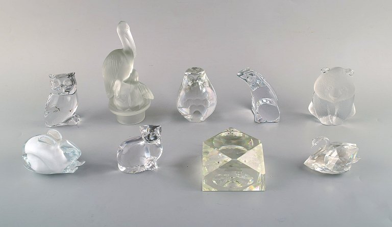 Swedish and other glass artists, including Mats Jonasson. Nine figures of 
animals in clear art glass. 1980