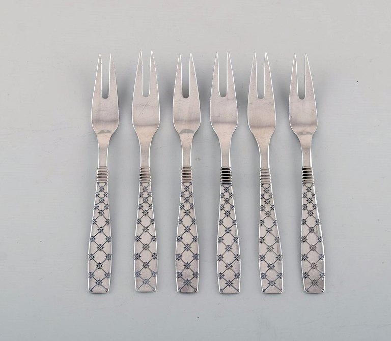 Jens H. Quistgaard (1919-2008), Denmark. Six Star cold meat forks in plated 
silver. 1960 / 70