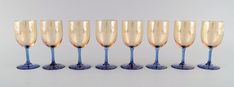 Baccarat, France. Eight rare glasses in blue and smoke colored art glass. 
Mid-20th century.
