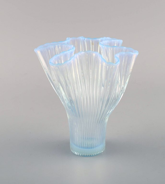 Arthur Percy for Gullaskruf. Veckla vase in light blue mouth blown art glass. 
Wavy shape. Sweden, mid-20th century.
