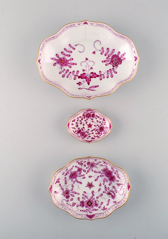 Three Meissen Pink Indian bowls in hand-painted porcelain with pink floral 
motifs. 20th century.
