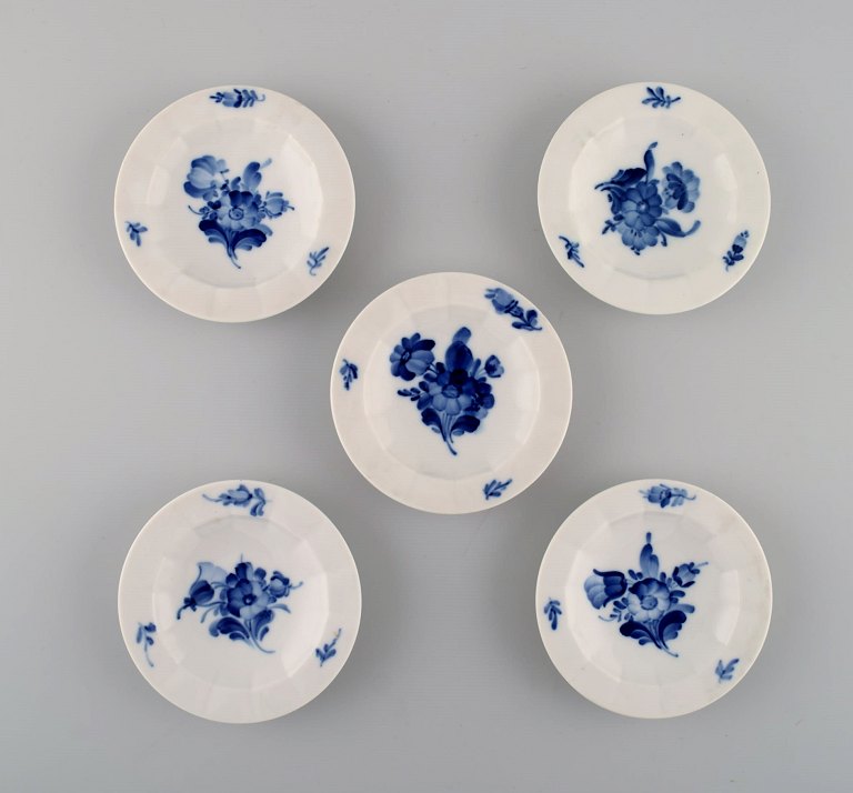 Five Royal Copenhagen Blue Flower angular butter pads.
Number 10/8554.