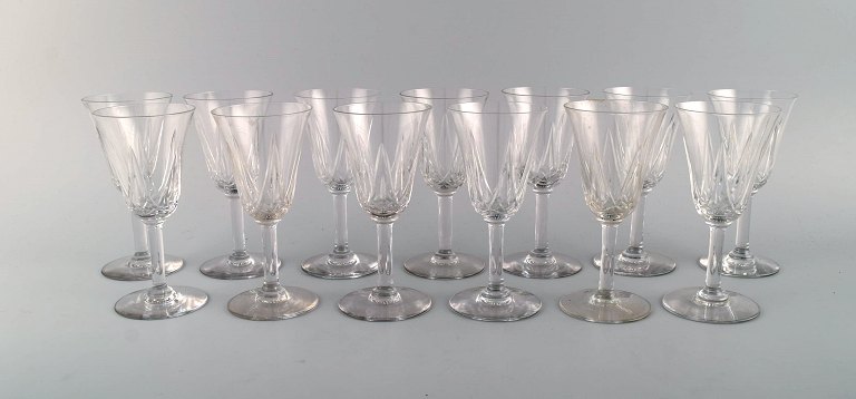 St. Louis, Belgium. 13 glasses in mouth blown crystal glass. 1930 / 40s.
