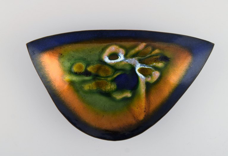 Franco Bastianelli for Studio Laurana. Modernist bowl in copper with beautiful 
enamel work. 1960 / 70s.
