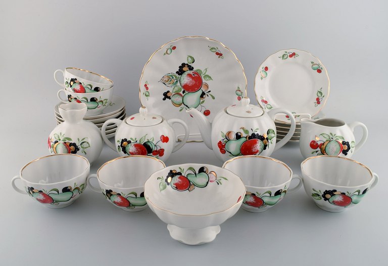 The Imperial Lomonosov Porcelain Factory, Soviet Union. Large tea service in 
hand-painted porcelain for six people. Mid-20th century.
