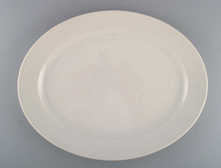 Royal Copenhagen. Salto Service, White. Large oval serving dish. 1960s. Three 
pieces in stock.
