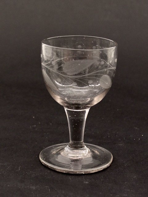 Wine glass with leaf frieze