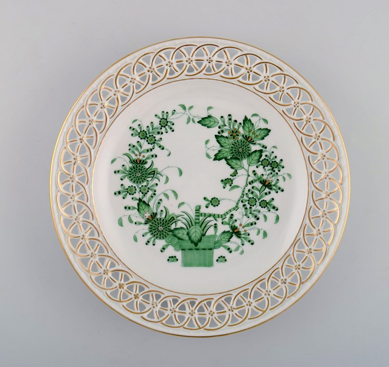 Herend Green Chinese plate in openwork hand-painted porcelain. Mid-20th century.

