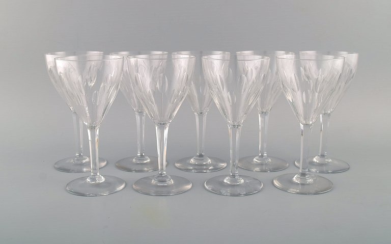 Baccarat, France. 9 red wine glasses in clear mouth blown crystal glass. 
Mid-20th century.
