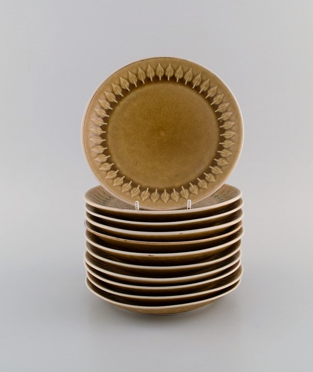 Jens H. Quistgaard (1919-2008) for Bing & Grøndahl / Nissen Kronjyden. 11 Relief 
cake plates in glazed stoneware. Beautiful glaze in mustard yellow shades. 
1960s.
