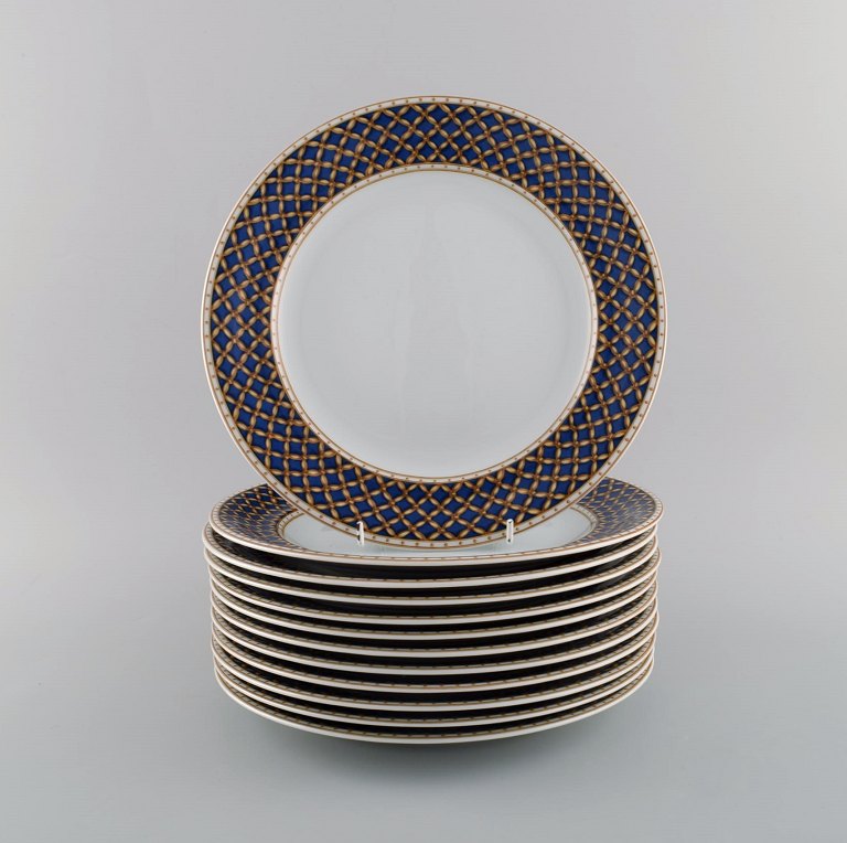 Twelve rare Royal Copenhagen Liselund dinner plates. Model number 625.
