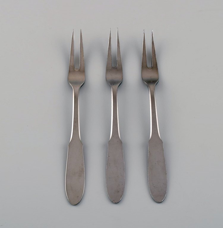 Gundorph Albertus for Georg Jensen. Three Mitra cold meat forks in stainless 
steel. 1970s.
