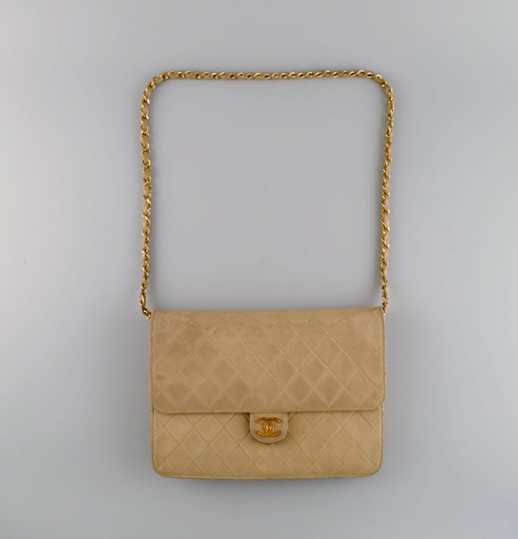 Vintage Chanel calfskin shoulder bag. Seams in checkered pattern. French design, 
1970s.
