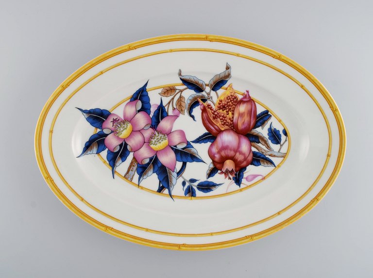 Porcelain of Paris. "Tropical Aurore". Porcelain serving dish decorated with 
flowers, pomegranates and bamboo. 1980s.
