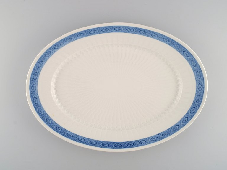 Royal Copenhagen Blue Fan serving dish. 1960s. Model number 1212/1508. Designed 
by Arnold Krog in 1909.
