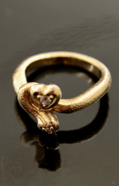 8 carat gold ring