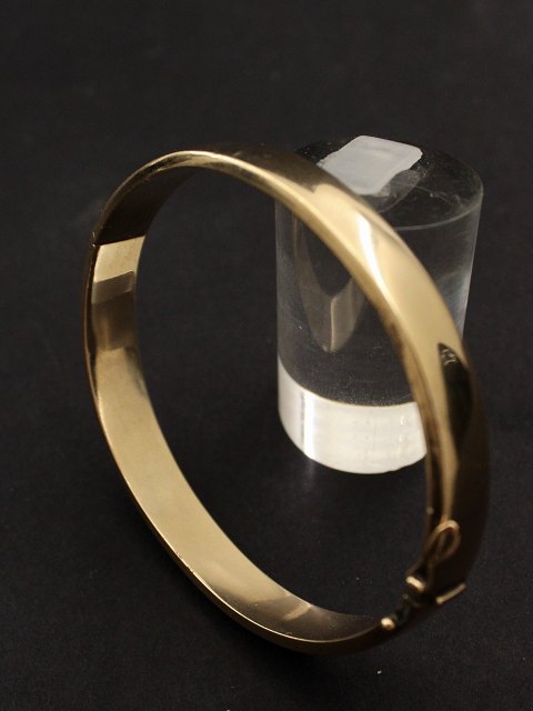 14 carat gold bangle