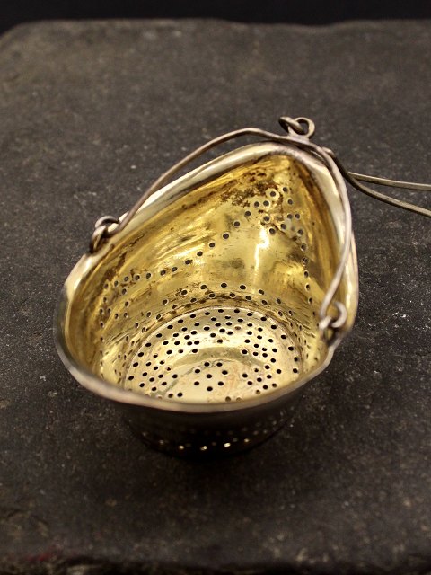 Tea strainer for  the teapot