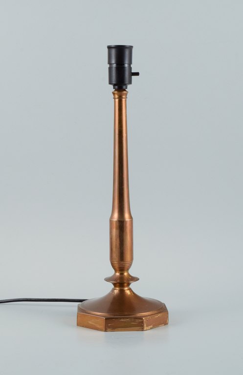 Just Andersen, sjælden art deco bordlampe i bronze.
Model B76.