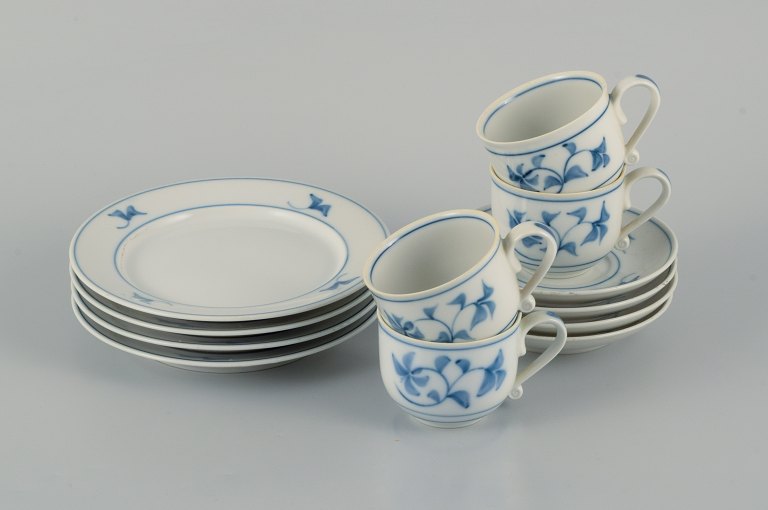 Niels Refsgaard and Erik Reiff for Royal Copenhagen: "Noblesse" coffee service 
for four in porcelain.