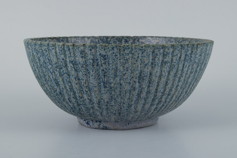 Arne Bang, ceramic bowl in grooved design, glaze in shades of blueModel No. 123.