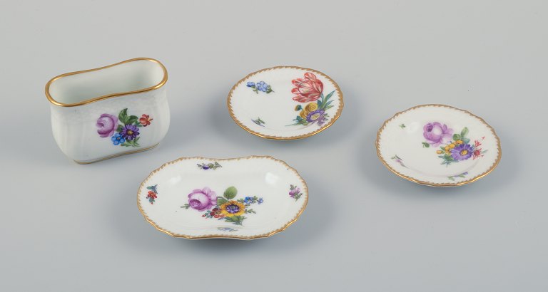 Royal Copenhagen, Saxon Flower. Four parts. Three small dishes and a small vase.