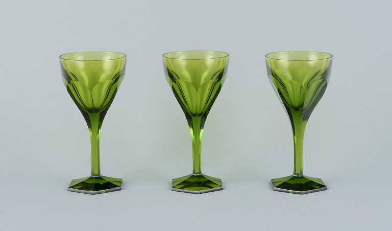 Val St. Lambert, Belgien. Et sæt på tre grønne Legagneux hvidvins krystalglas.