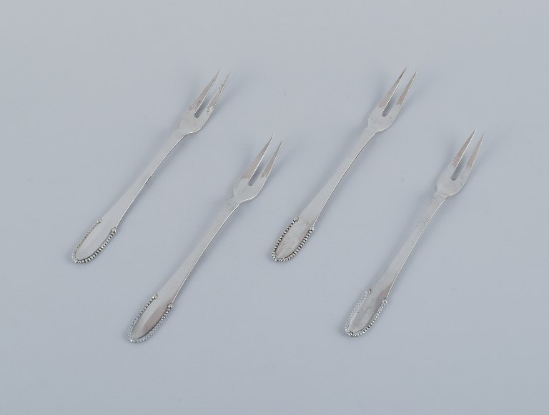 Georg Jensen Beaded.
Four cold meat forks in 830 silver.