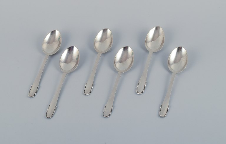 Georg Jensen Beaded.
A set of six large dinner spoons in sterling silver.