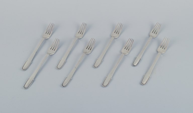 Georg Jensen Beaded.
A set of eight lunch forks in 830 silver and sterling silver.
