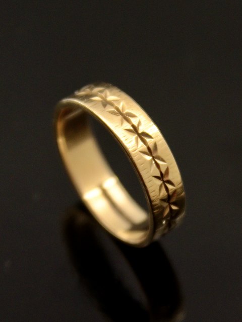 9 carat gold ring