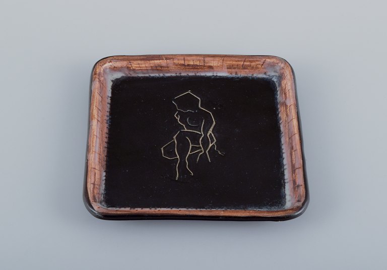 Atelier Cerenne, Vallauris, France.
Handmade dish with motif of a nude woman.