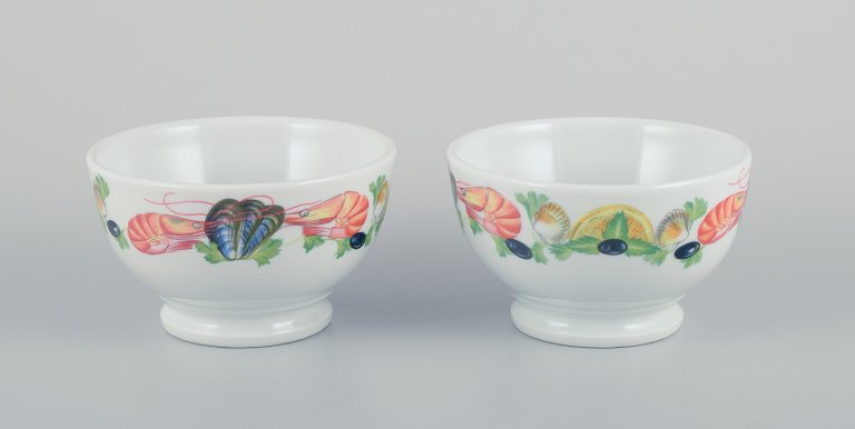 Pillivuyt, Frankrig, to skåle i porcelæn med motiv af skaldyr.