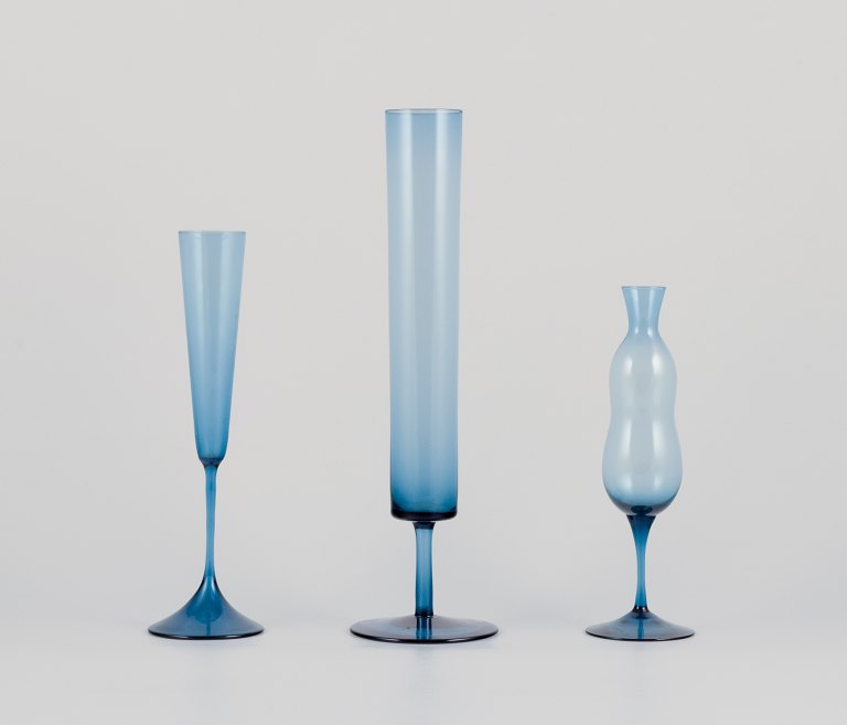Swedish designer, three vases in art glass crafted in a slim design.
Blue mouth-blown glass.