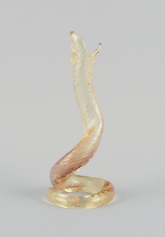 Trelleborgs Glasbruk, Sverige. Skulptur i form af cobraslange i kunstglas. 
Gult og klart glas. Mundblæst.
