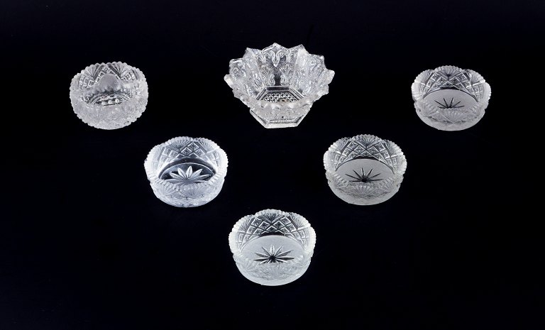 Fåglavik Glasbruk (1874-1980), Sverige.
Seks saltkar i klart håndlavet glas.