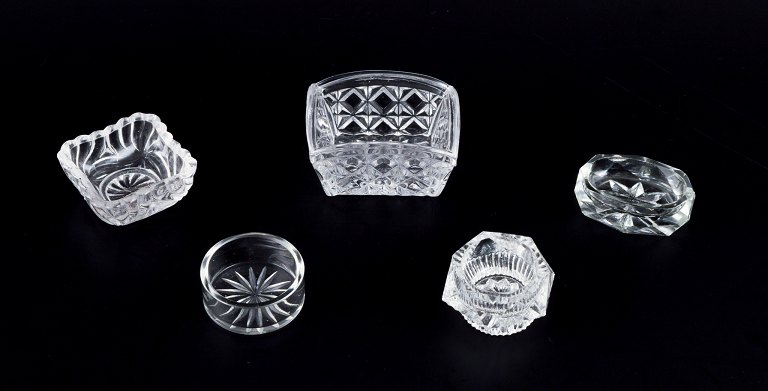 Fåglavik Glasbruk (1874-1980), Sverige.
Fem saltkar i klart håndlavet glas.