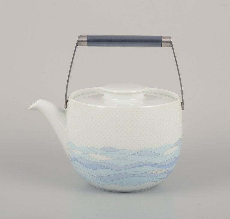 Rut Bryk and Tapio Wirkkala for Rosenthal Studio Line, Germany.
"Aquarius" porcelain teapot designed by Rut Bryk. Stainless steel handle.