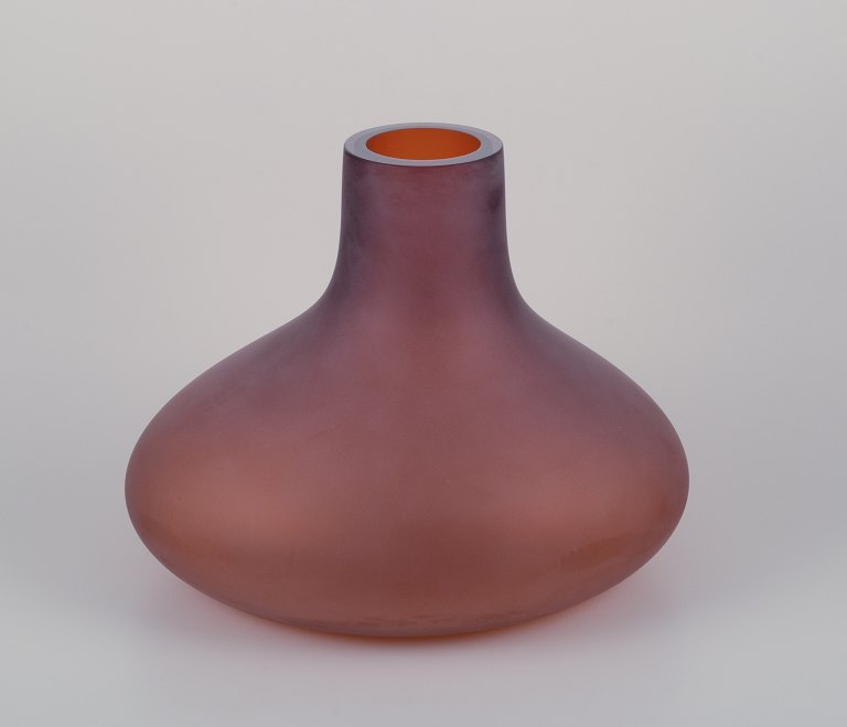 Salviati, Murano. Large vase in brown mouth-blown art glass.