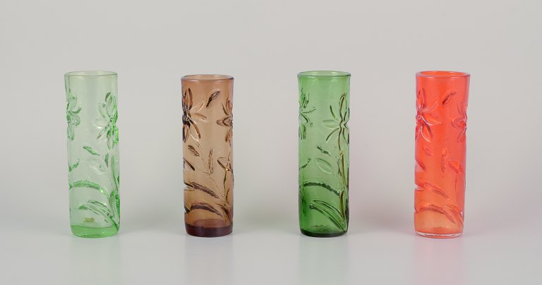 Fåglavik, Sweden. A set of four art glass vases with flower motifs. Handmade and 
in various colors.