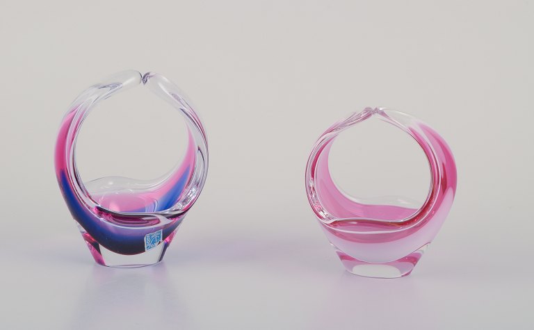 Paul Kedelv for Flygsfors, Sweden. Two Coquille Fantasia art glass vases. In 
pink, purple, and clear glass. Handmade.