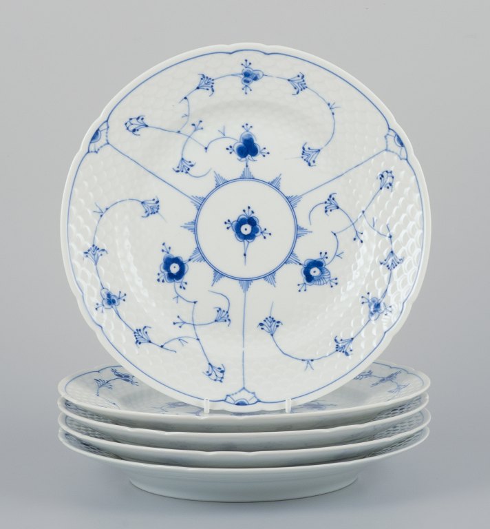 Bing & Grøndahl Blue Fluted. A set of five dinner plates in porcelain.