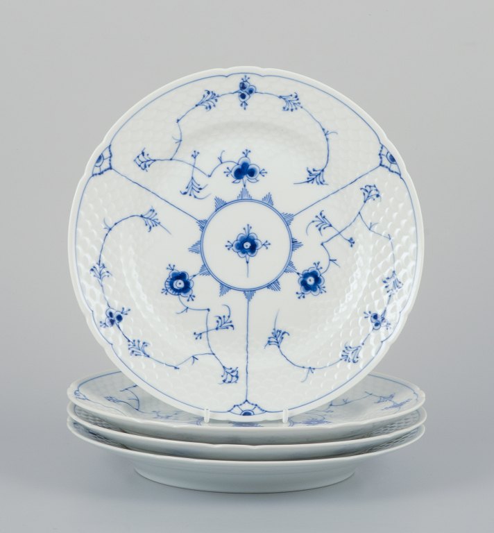 Bing & Grøndahl Blue Fluted. A set of four dinner plates in porcelain.